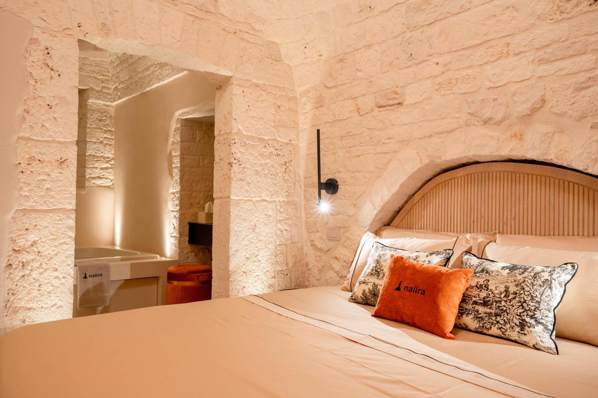 Naiira Luxury Trullo - Jacuzzi And Patio Apartment Alberobello Exterior photo