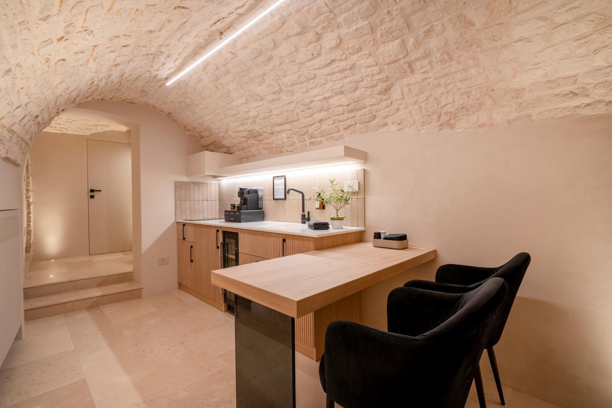 Naiira Luxury Trullo - Jacuzzi And Patio Apartment Alberobello Exterior photo
